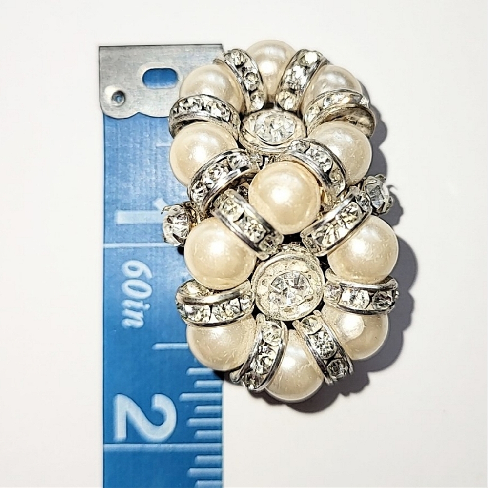 FAUX PEARL DOUBLE CLUSTER EARRINGS - VINTAGE CLIP-ON - Picture 4 of 7